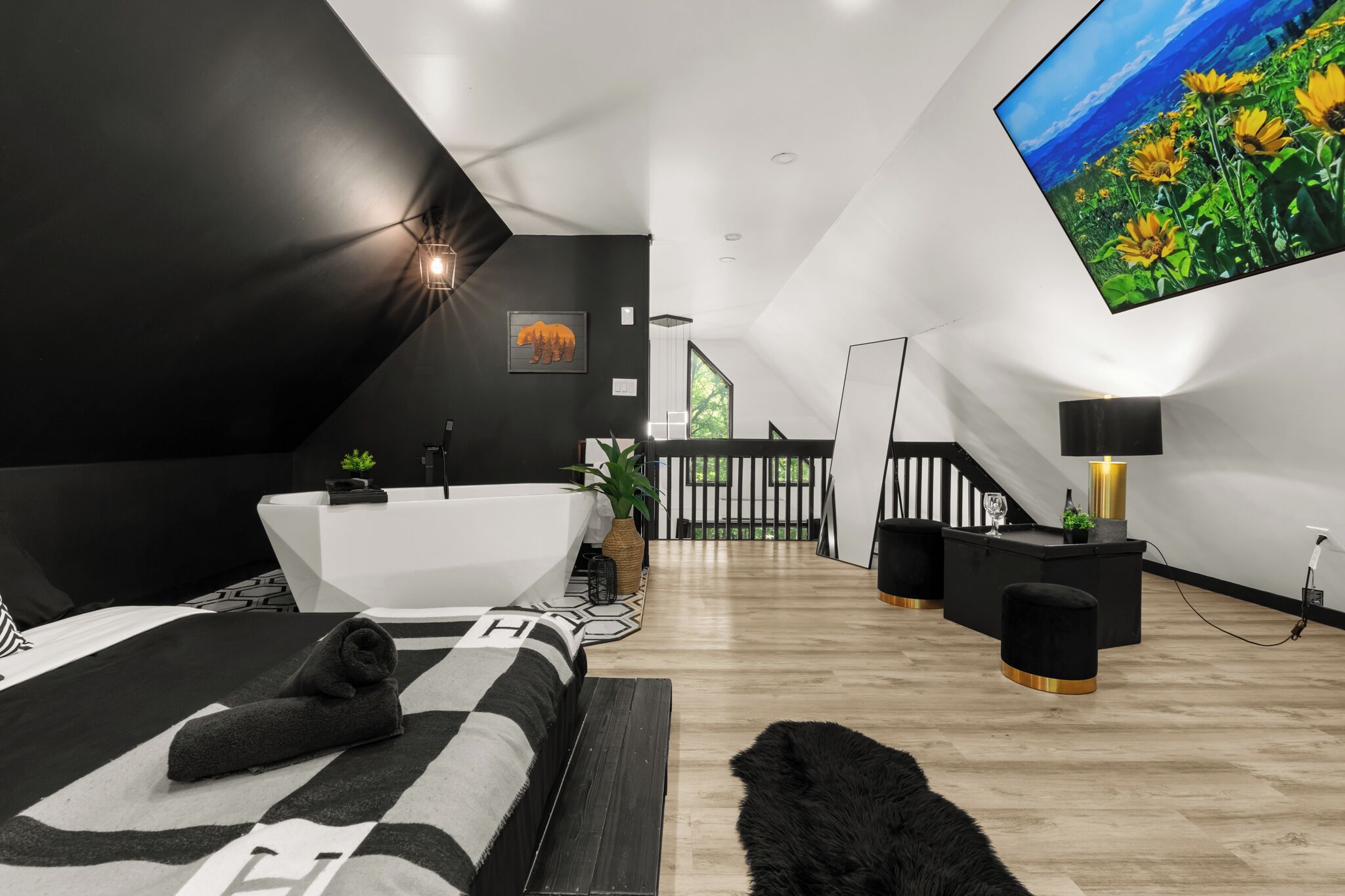 4 bedrooms, iron/ironing board, WiFi, bed sheets
