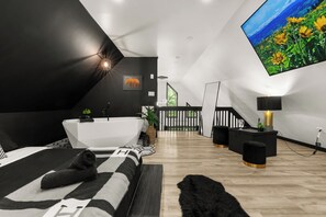 4 bedrooms, iron/ironing board, WiFi, bed sheets - Modern BLVCK Cabin 3 W/ Hot Tub near Bushkill Fall/Shawnee/Poconos (East Stroudsburg)