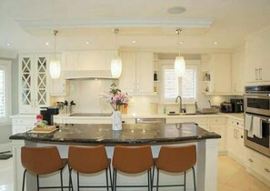 Private kitchen - Luxury place for rent (Vaughan)