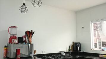 Microondas, horno y parrilla de estufa