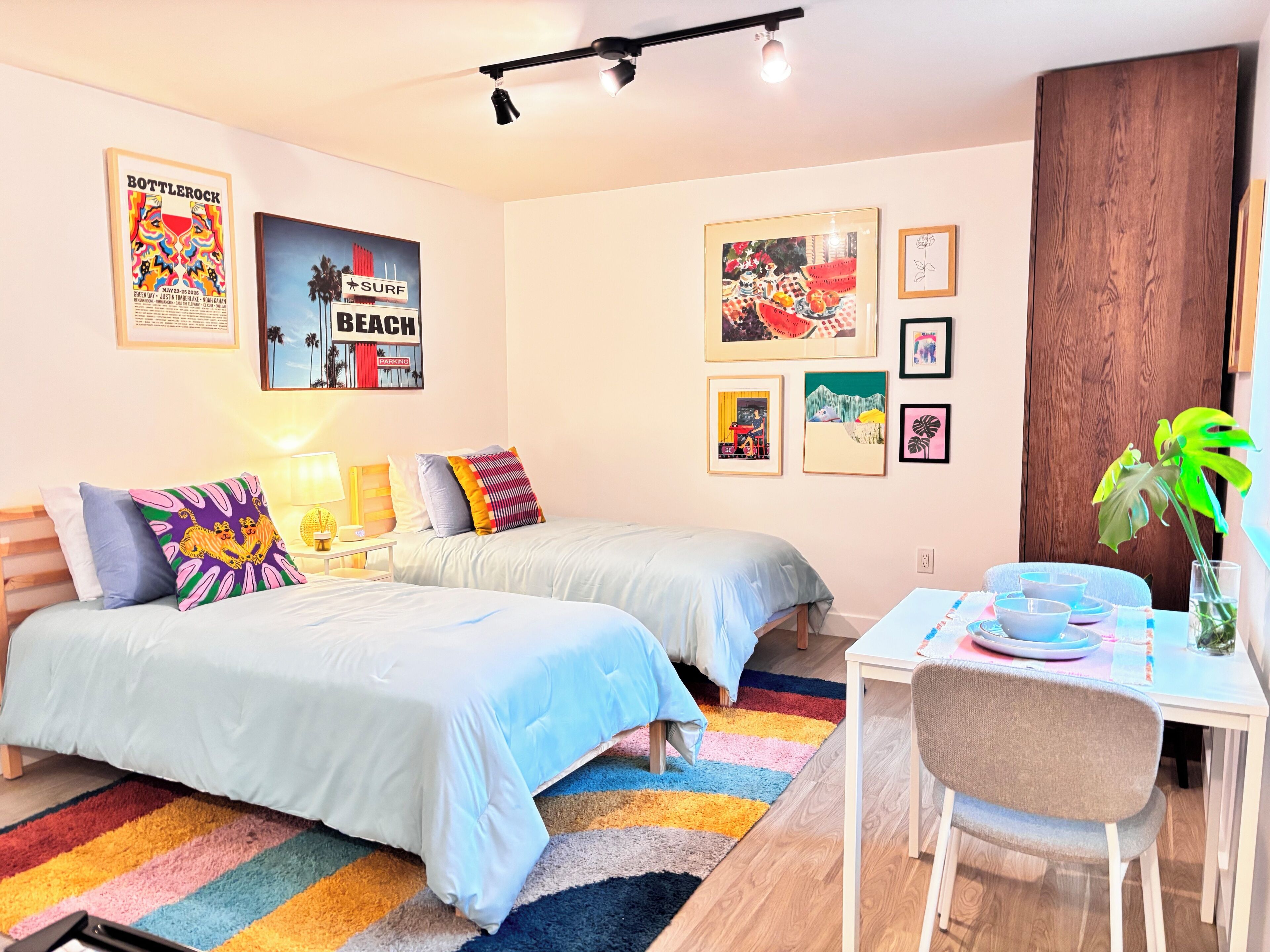 Iron/ironing board, WiFi, bed sheets