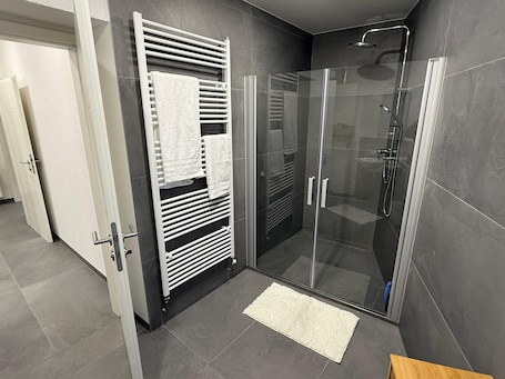 Shower, hair dryer, towels, soap. Comfortable vacation apartment with parking directly in front of your own entrance