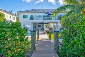 Exterior - Waterfront Luxury, Volleyball, Putting Green, Dock & More! (Marathon)