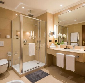 Bruser, hårtørrer, bidet, gulvvarme (badeværelse)