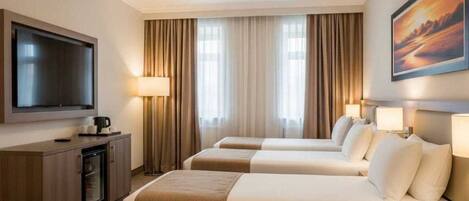 Quadruple Room | Desk, laptop workspace, free WiFi, bed sheets