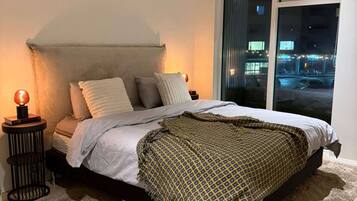 3 bedrooms, desk, iron/ironing board, WiFi