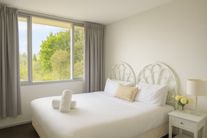 Bügeleisen/Bügelbrett, Reisekinderbett, kostenloses WLAN, Bettwäsche
