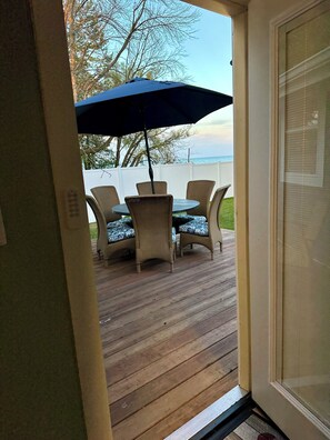 تناول الطعام بالخارج