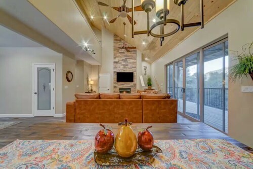 Butterfly View Retreat + 45 Min to Yosemite