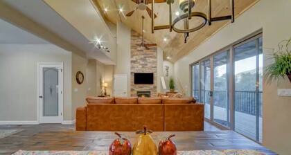 Butterfly View Retreat + 45 Min to Yosemite