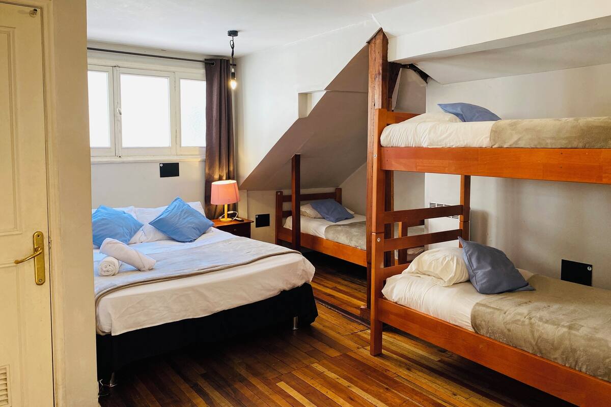 Family Room | Free WiFi