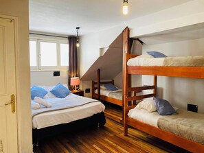 Family Room | Free WiFi