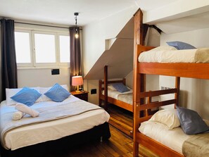 Family Room | Free WiFi