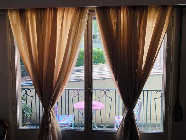 Kahden hengen classic-huone (yksi tai kaksi sänkyä) | Ilmainen Wi-Fi