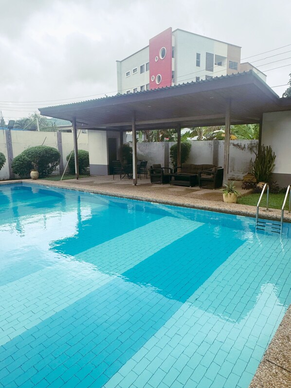 Outdoor pool - Modern Furnished 1BR in Roman Ridge w/Rooftop Views & Near to Airport Area (Accra)
