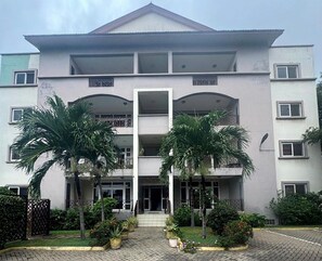 Exterior - Modern Furnished 1BR in Roman Ridge w/Rooftop Views & Near to Airport Area (Accra)