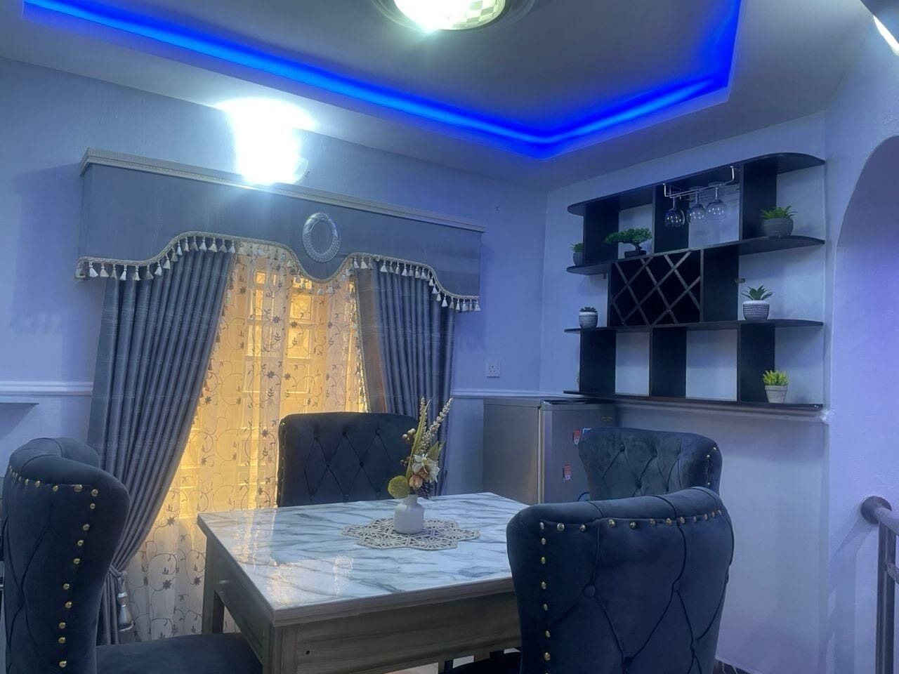 Luxury Apartment, 2 Bedrooms | In-room dining