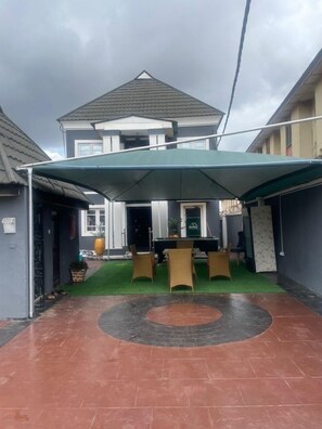 Mặt tiền nơi lưu trú