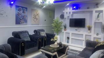 Luxury Apartment, 3 Bedrooms | Living area