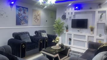 Luxury Apartment, 3 Bedrooms | Living area