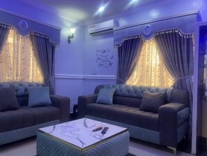 Căn hộ Cao cấp, 1 phòng ngủ | Khu phòng khách