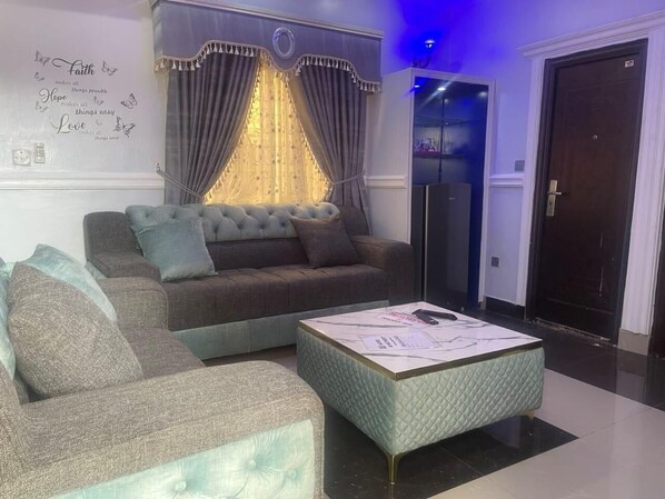 Căn hộ Cao cấp, 1 phòng ngủ | Khu phòng khách