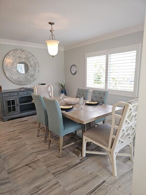Dining - Naples 2-bedroom Condo for Lease w/Stunning Water Front Views & Spacious Living! (Naples)