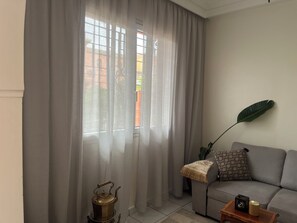 Smart TV - Charming villa in Marrakesh with a heated pool and a garden (Marrakesh)