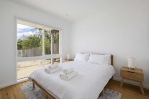 2 bedrooms, iron/ironing board, WiFi, bed sheets - Peaceful 2-Bed Apartment in Coastal McCrae (McCrae)