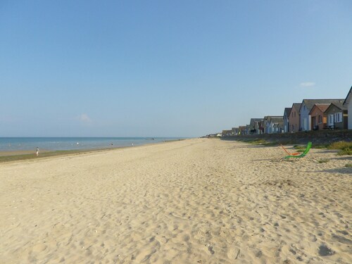 Very quiet. Typical Cotentin farmhouse, 12 km from the beach.