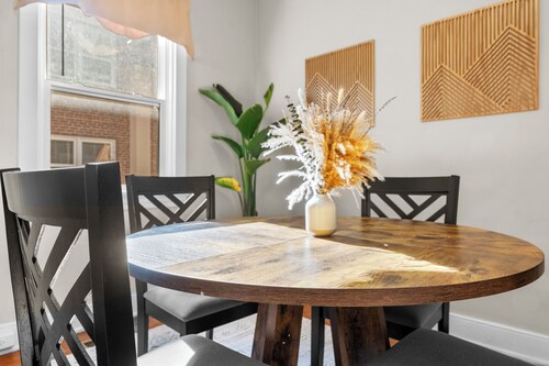 Farmhouse Boho Retreat Peaceful 2 BR w/ Porch and Fenced Backyard