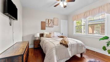 Silitysrauta/-lauta, Wi-Fi, vuodevaatteet