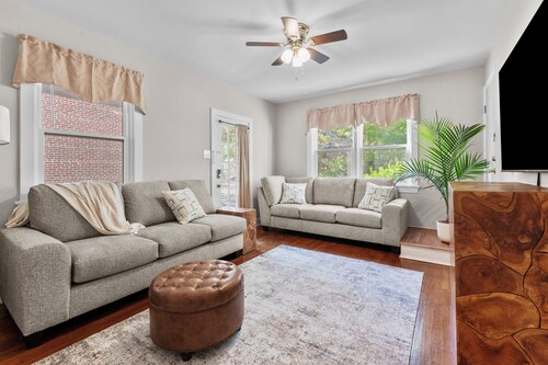 Farmhouse Boho Retreat Peaceful 2 BR w/ Porch and Fenced Backyard