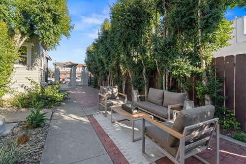 Cozy 2-Bedroom Cottage Near Balboa Park