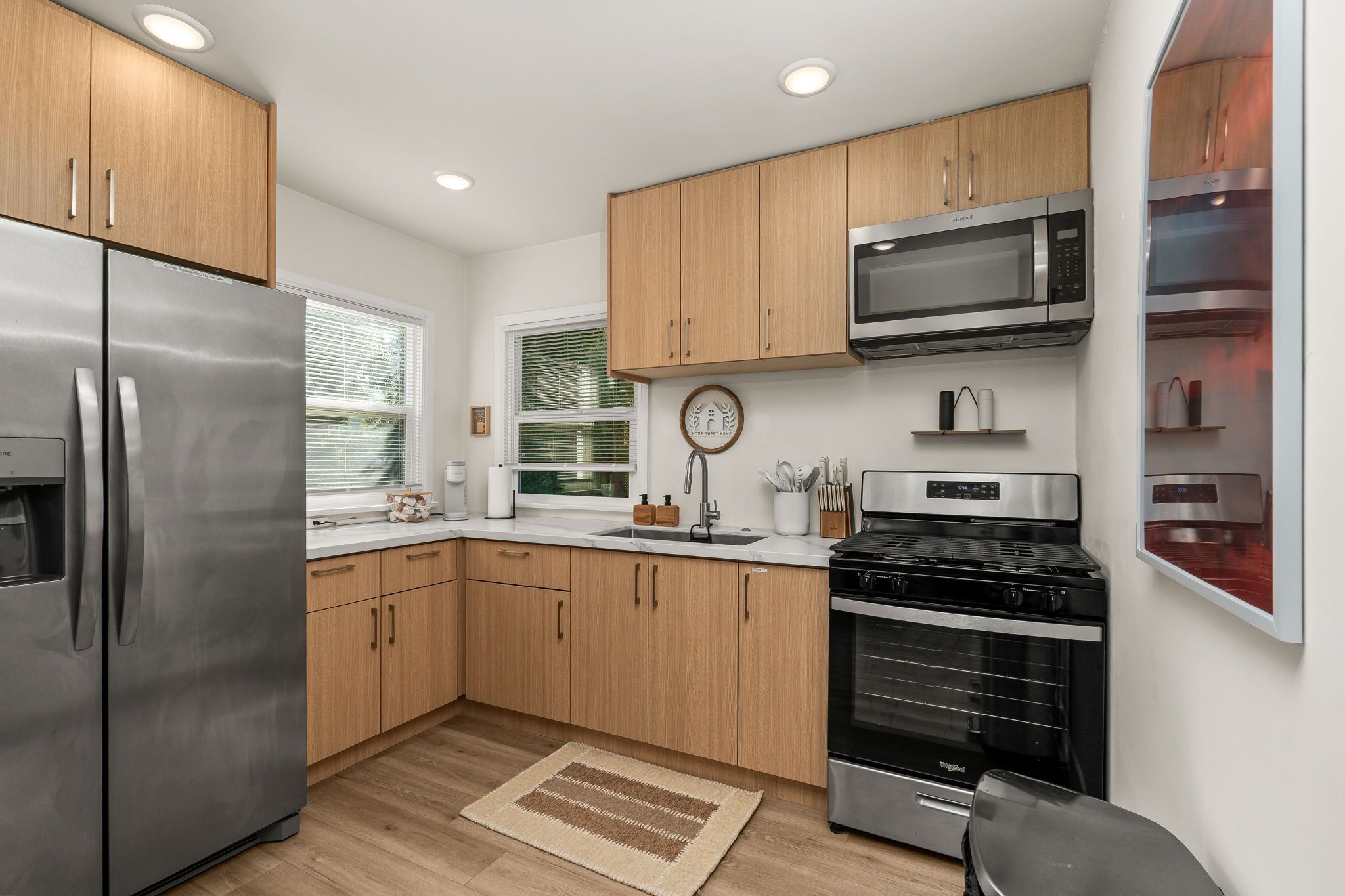 Kühlschrank, Mikrowelle, Ofen, Herdplatte