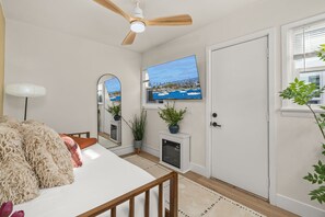 2 bedrooms, in-room safe, iron/ironing board, free WiFi