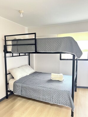 2 habitaciones, tabla de planchar con plancha y wifi gratis 