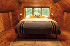 3 bedrooms, desk, travel cot, free WiFi - Charming Cabin in Madison w Wi-FI (Pratts)