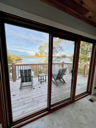 Serene 2-bedroom lake house