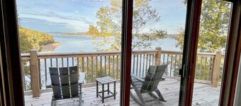 Serene 2-bedroom lake house