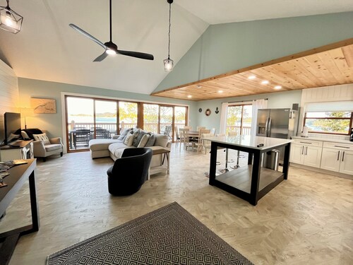 Serene 2-bedroom lake house