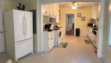 Mikrowelle, Ofen, Herdplatte, Geschirrspüler