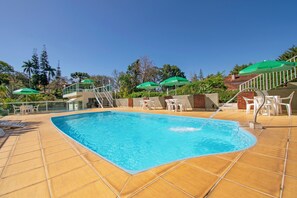 2 outdoor pools, open 9:00 AM to 8:00 PM, pool umbrellas, sun loungers - Hotel Pousada Delplata (Serra Negra)