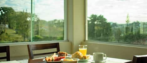 Desayuno continental incluido todos los días