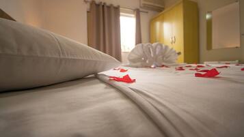 Quarto triplo superior | Escrivaninha, Wi-Fi de cortesia