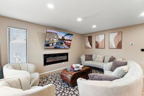 電視、壁爐、電子遊戲