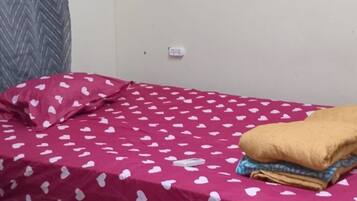 Fer et planche Ă repasser, draps fournis