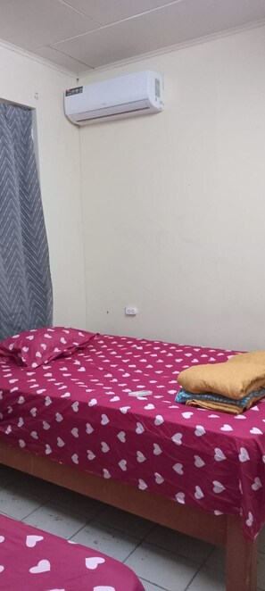 Iron/ironing board, bed sheets - Lovely 3-bedroom apartment with AC in peaceful Paramaribo (Paramaribo)