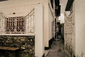 Property grounds - Lovely 3-bedroom apartment with AC in peaceful Paramaribo (Paramaribo)
