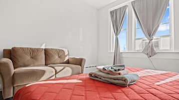 Silitysrauta/-lauta, Wi-Fi, vuodevaatteet